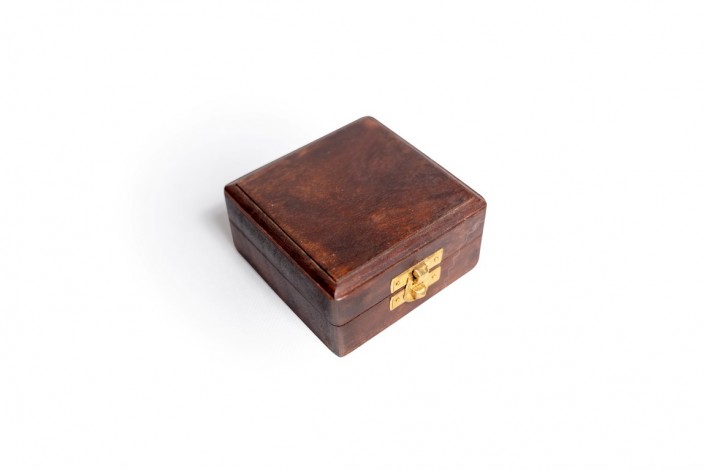 Mosiężny kompas w pudełku drewnianym 
