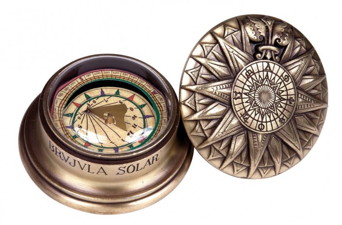 Mosiężny zegar słoneczny z kompasem