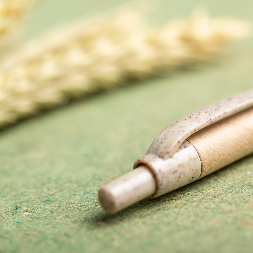 Długopis z kartonu z recyklingu, elementy ze słomy